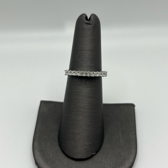 Diamond ring - Picture 1 of 5